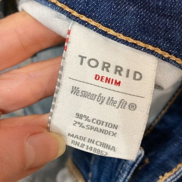 Torrid Blue Jean Shorts Size 18 - Picture 9 of 10